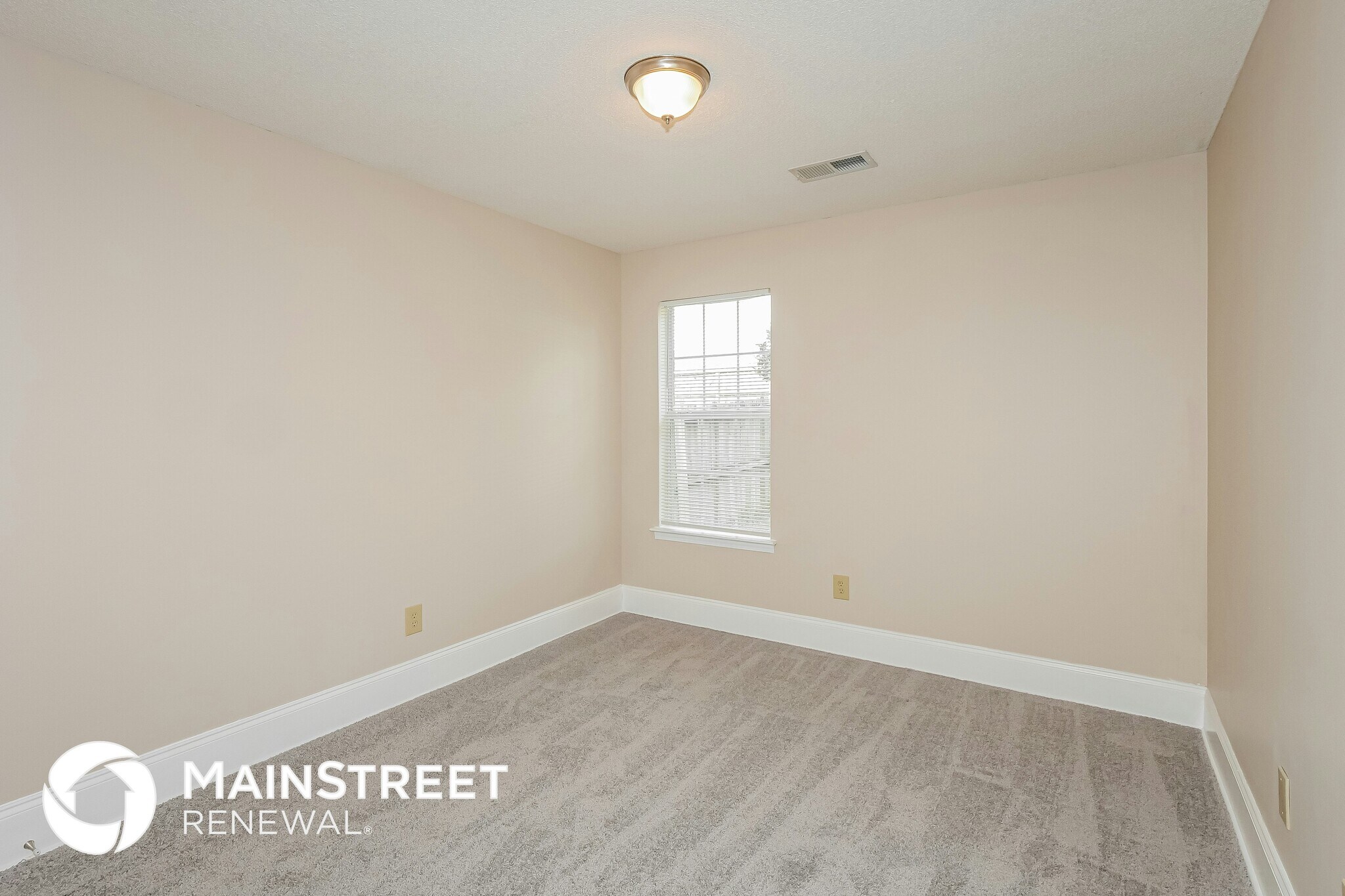 Building Photo - 8260 Clubview Dr