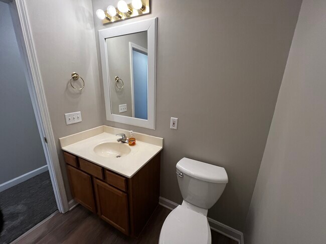 Building Photo - 5010 Delray Dr