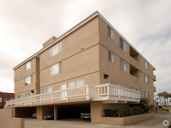 Building Photo - 6824 Esplanade