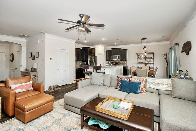 Building Photo - Beautiful Corner Lot 3BD/2.5BA w/ Fenced Yard