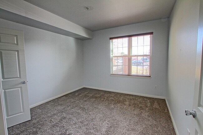 Building Photo - 12766 Ironstone Way