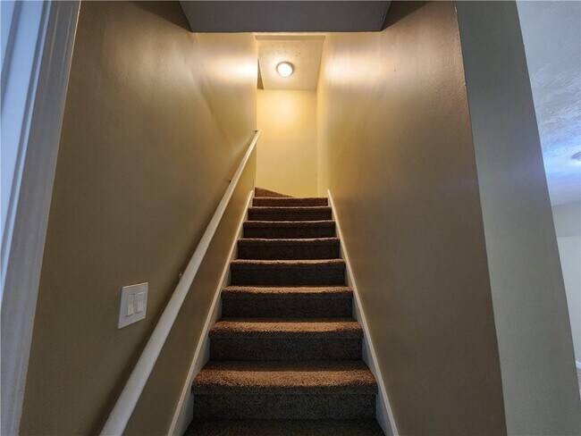 Building Photo - 350 Saddle Bridge Dr