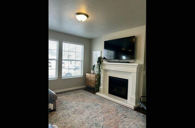 Building Photo - 932 W 2840 N