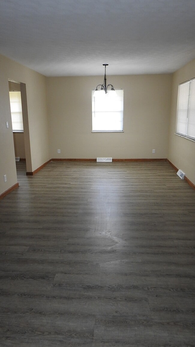 Building Photo - 1224 N Cottage Ave
