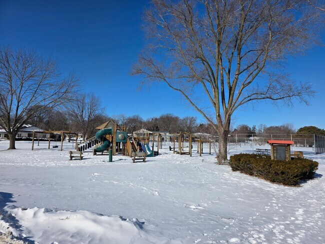 Building Photo - Updated 3-Bedroom Single- Family Home in Fox Point