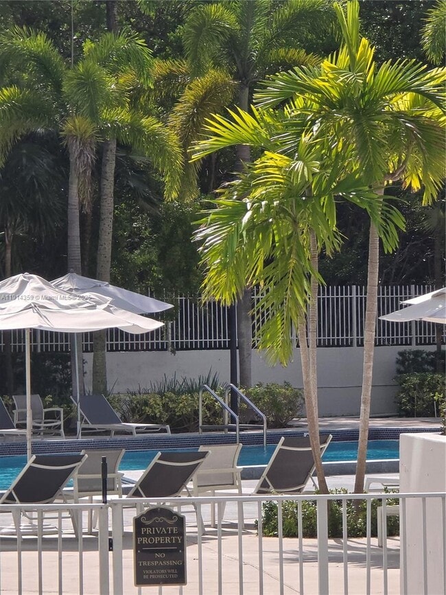 Building Photo - 100 Bayview Dr