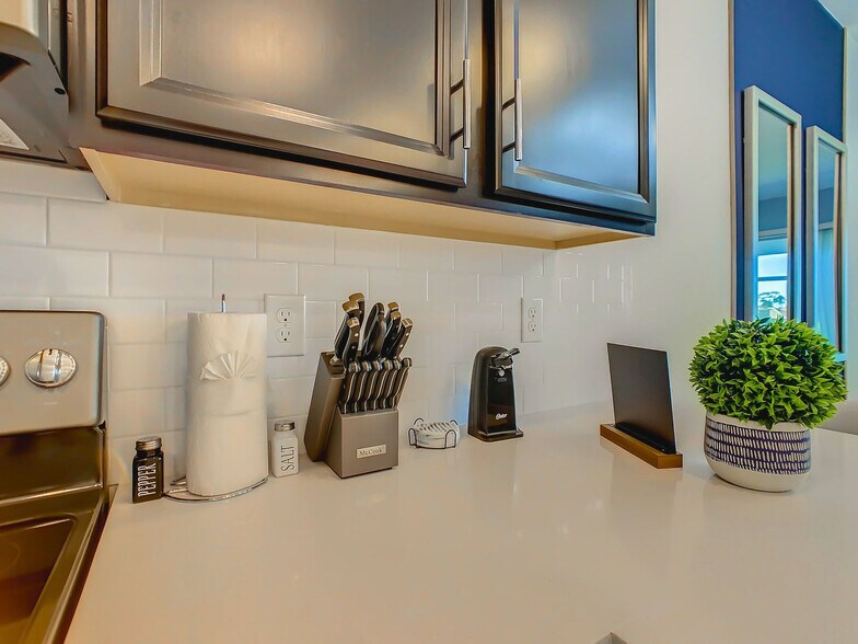 Building Photo - 1101 Challenge Dr