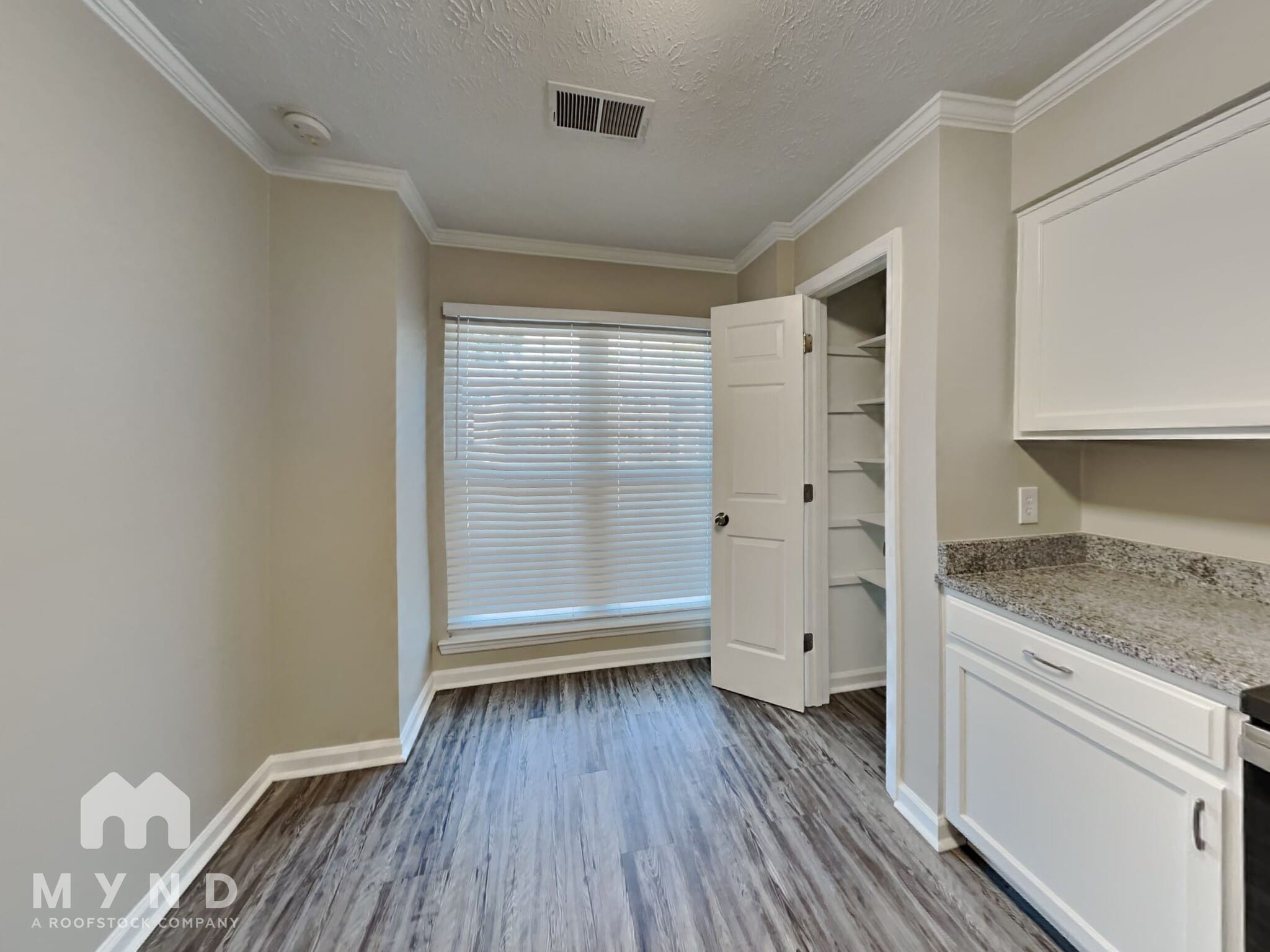 Building Photo - 461 Claircrest Dr