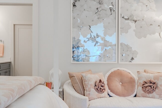 Building Photo - 4551 Fairway Ave