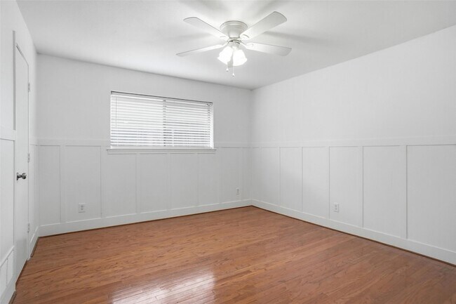 Building Photo - 1329 Mackie Dr