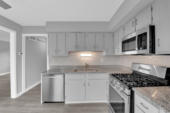 Building Photo - 13351 Hiddencrest Ln