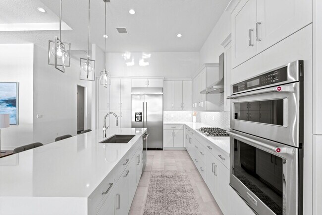 Building Photo - 10099 Regency Wy