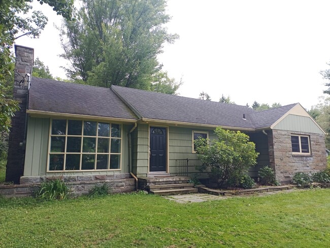 Primary Photo - 1229 Ellis Hollow Rd