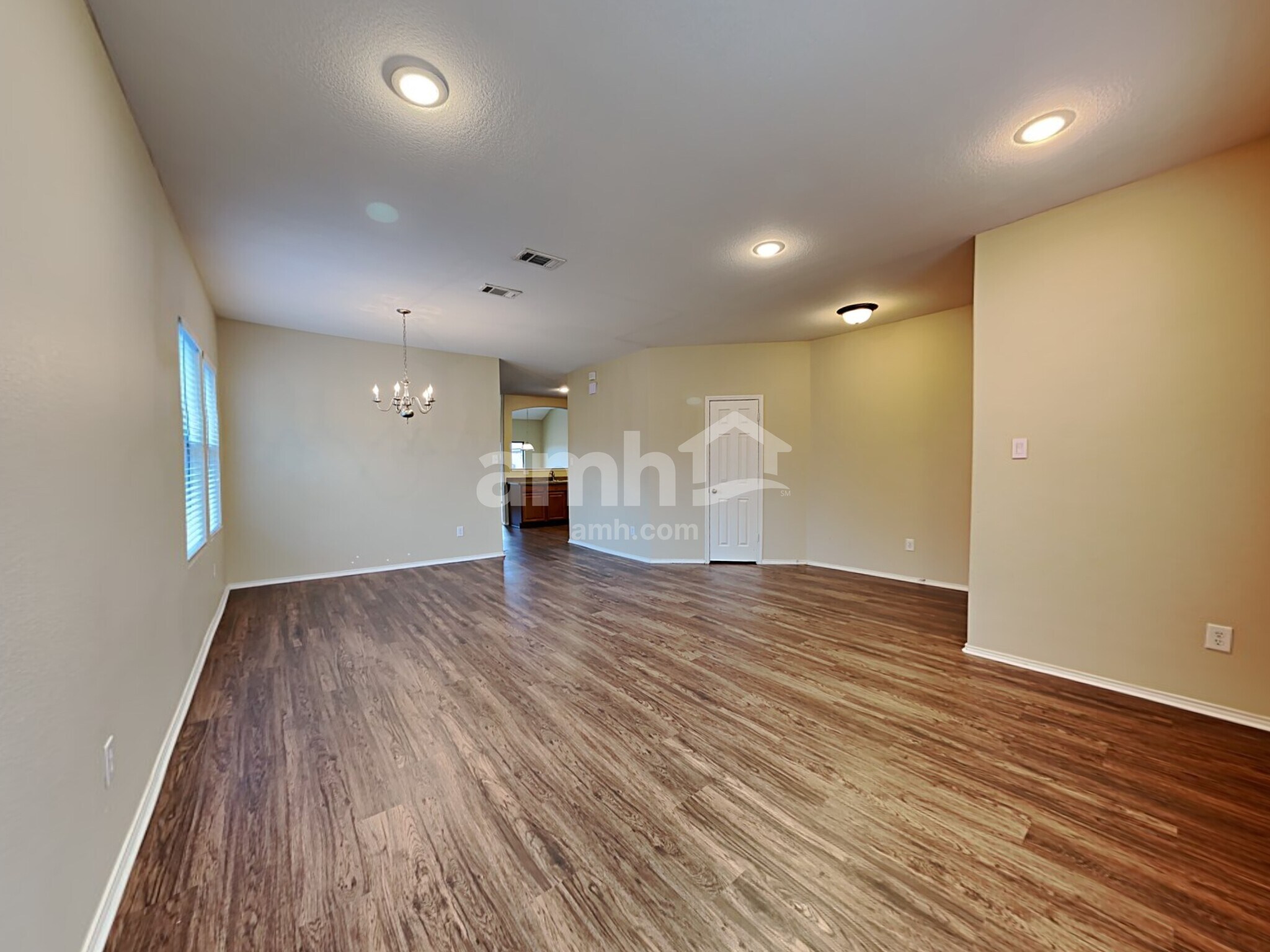 Building Photo - 1100 Oakbrook St