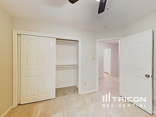 Building Photo - 6003 Meadowside Trail