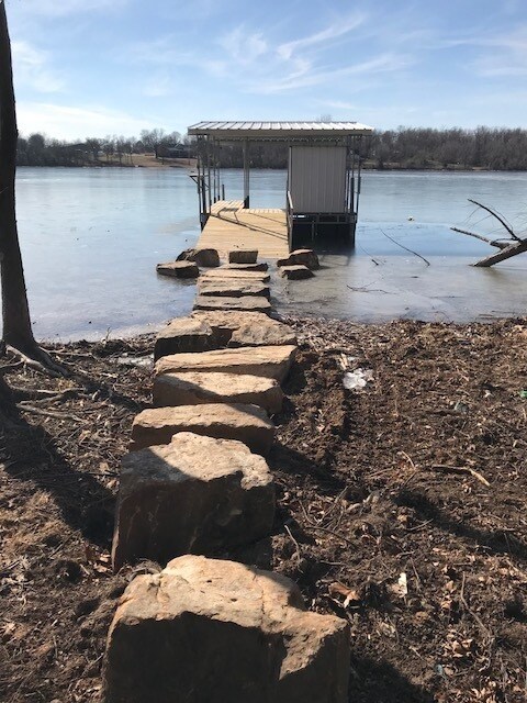 Building Photo - Lake Elmdale Escape