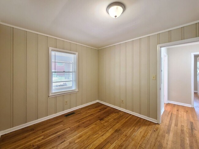 Building Photo - Cutest Bungalow in the Heart of Hapeville 3 bed/2 bath