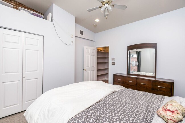 Building Photo - Amazing 3 bed 2 bath with a roof top deck ...