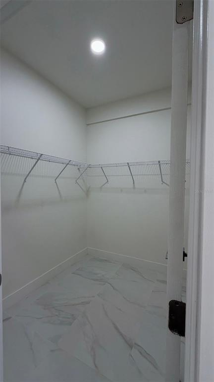 Building Photo - 4106 N Thatcher Ave