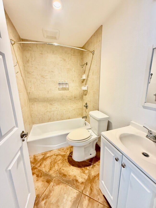 Building Photo - Quaint Studio located Glen Ivy Resort