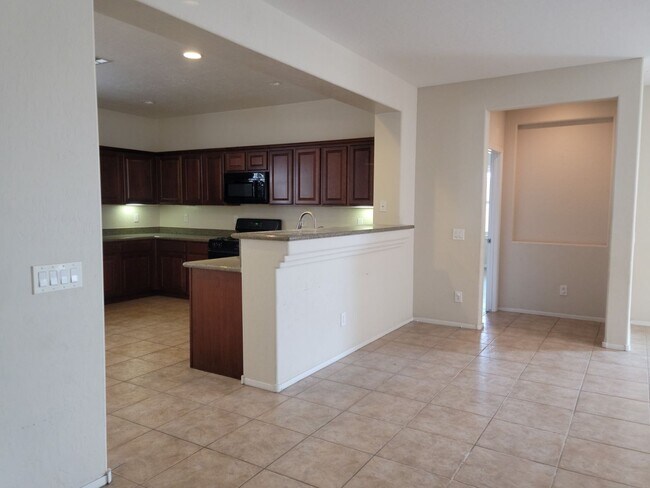 Building Photo - Single story with lots of tile in living a...