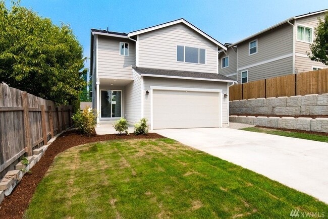 Building Photo - Newer 4 Bed 2.5 Bath with Bonus Room!!