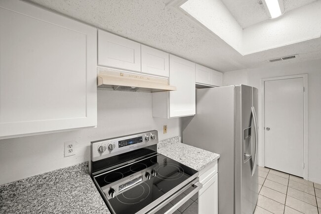 Building Photo - 3987 Tanglewilde St