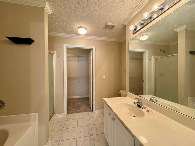 Building Photo - Harbour Pointe Condo