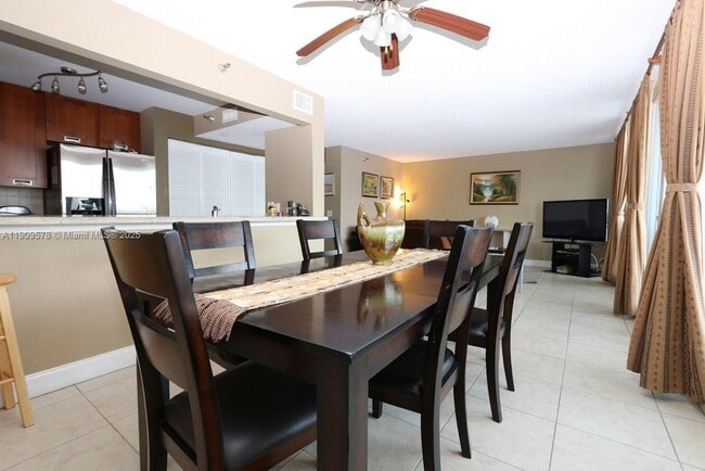 Building Photo - 17800 N Bay Rd