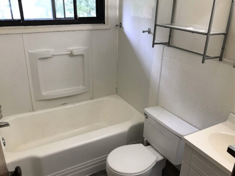 Building Photo - 1135 Saxe Ave