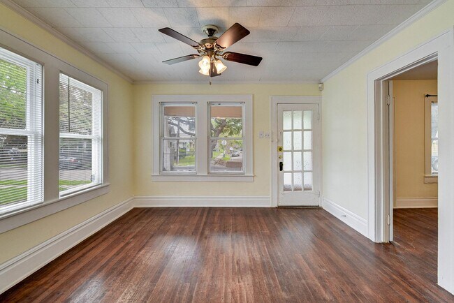 Building Photo - Charming 3-Bedroom Cottage in The Heights