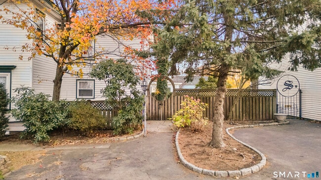 Building Photo - 43 Elmwood Ave