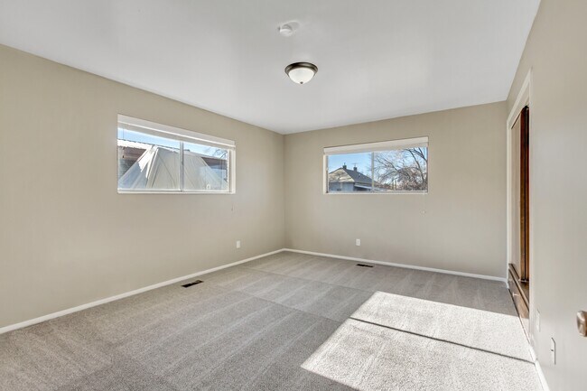 Building Photo - 450 N 500 E