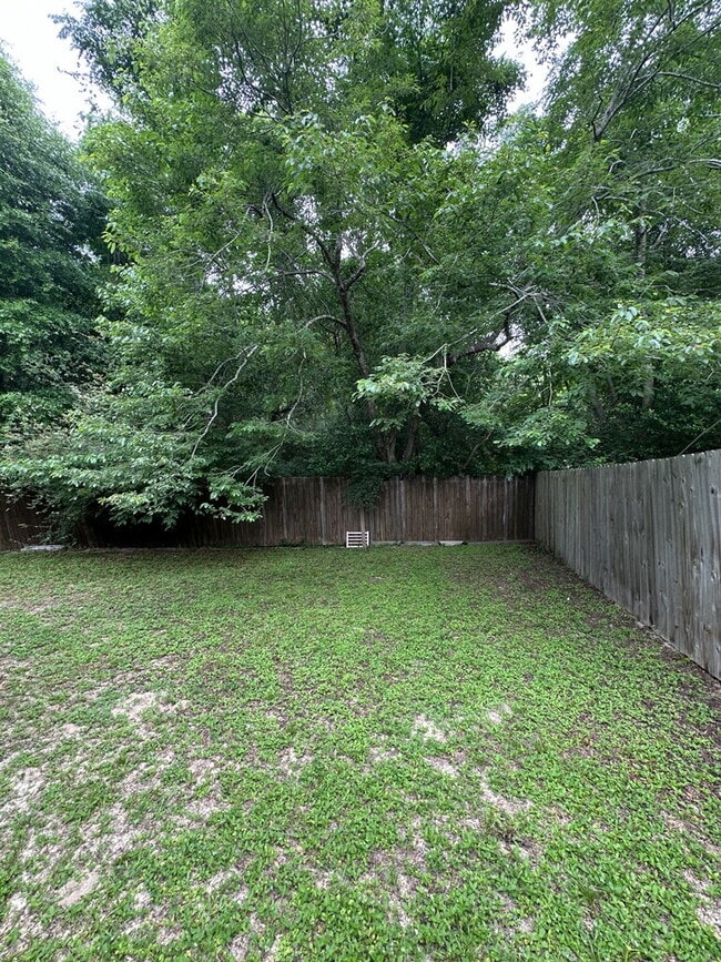 Building Photo - "Charming 3-Bedroom home with Florida room!"
