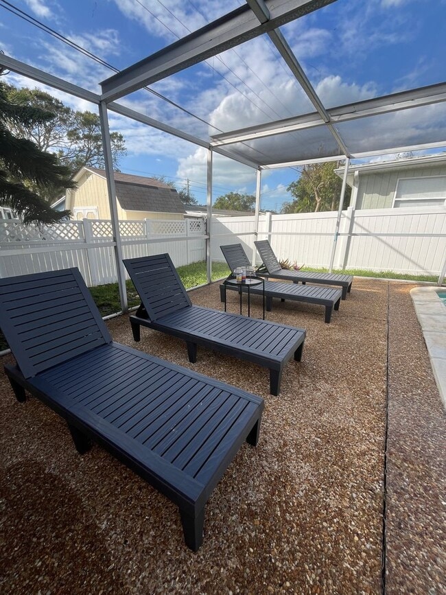 Building Photo - Stunning Seminole Home with Private Pool | 3 Bed / 2 Bath