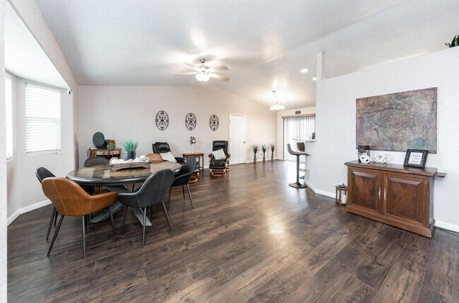 Building Photo - Spacious 5-Bedroom Home on 5 Acres with Panoramic Mountain Views & Endless Possibilities