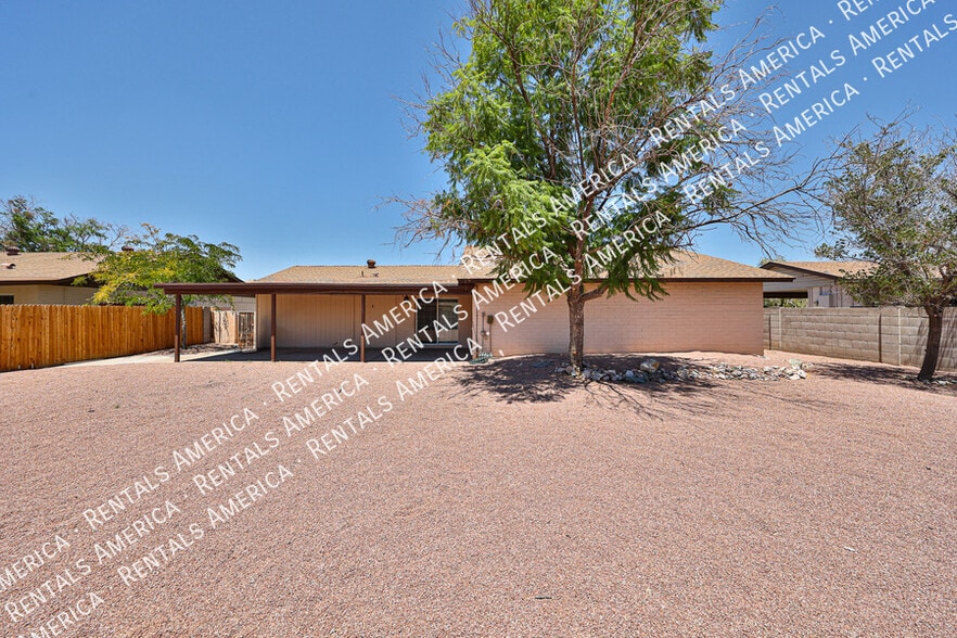 Building Photo - 1425 W Sequoia Dr