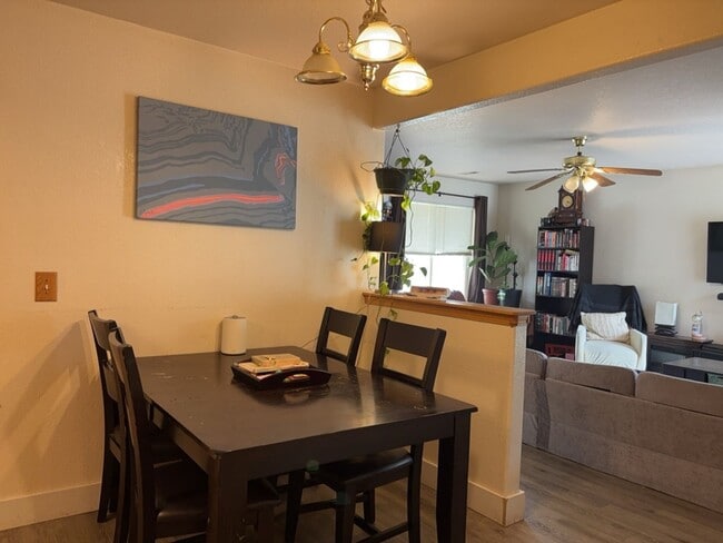 Building Photo - STUDENTS WELCOME! 3 Bed, 2 Bath Duplex in West Fort Collins close to Foothills