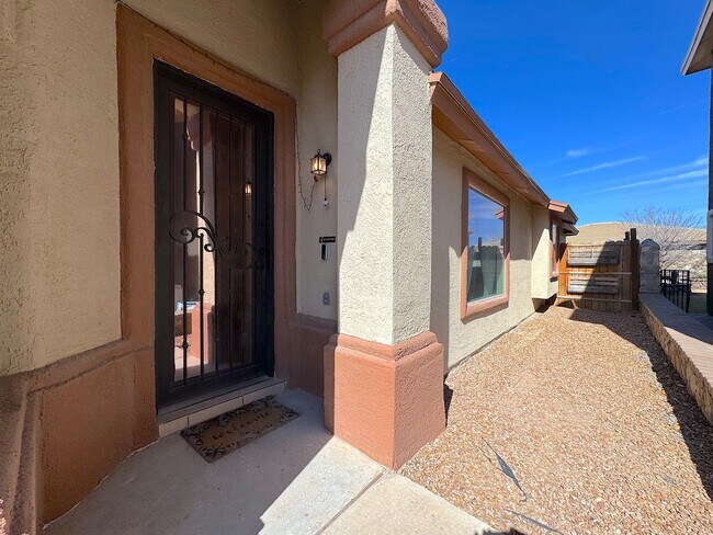Building Photo - East El Paso 4 bed Refrig A/C close to Park!