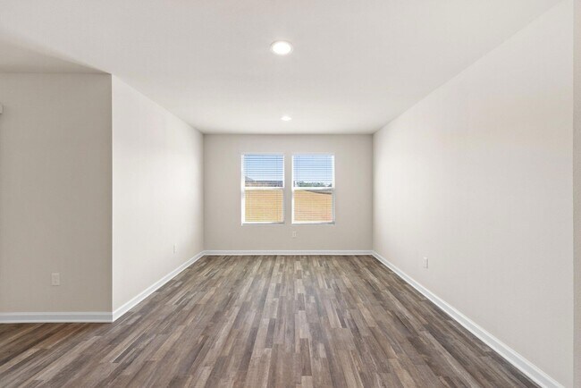 Building Photo - 511 Whispering Creek Ave