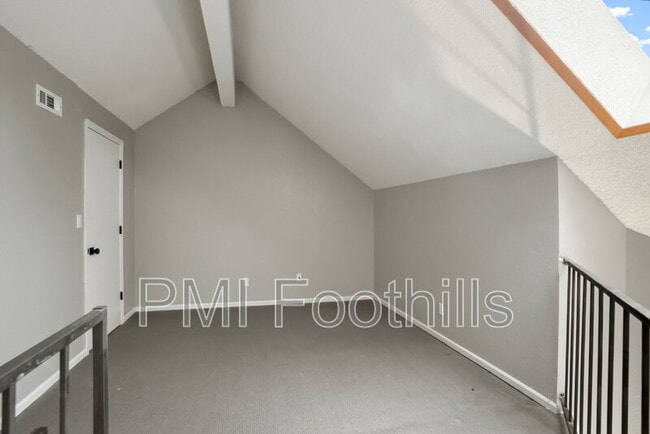 Building Photo - 832 S Vance St