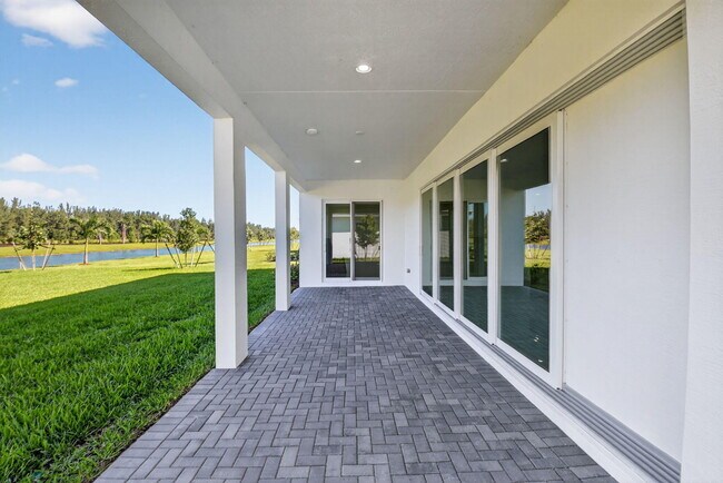 Building Photo - 15120 Wildwood Cir