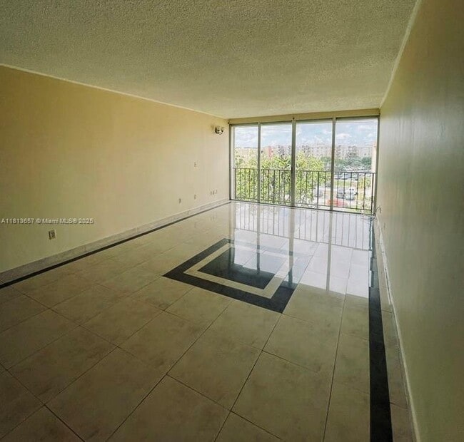 Building Photo - 9220 Fontainebleau Blvd