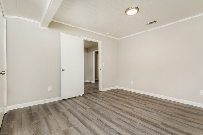 Building Photo - 2913 22nd Ave