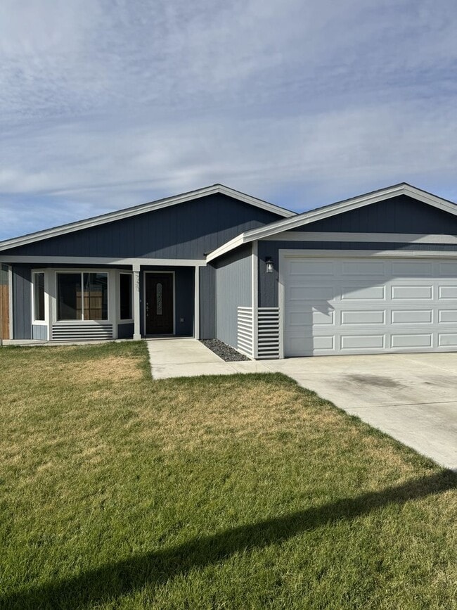 Building Photo - Open Concept Living