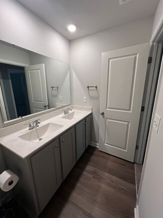 Building Photo - 7650 Knightbell Cir