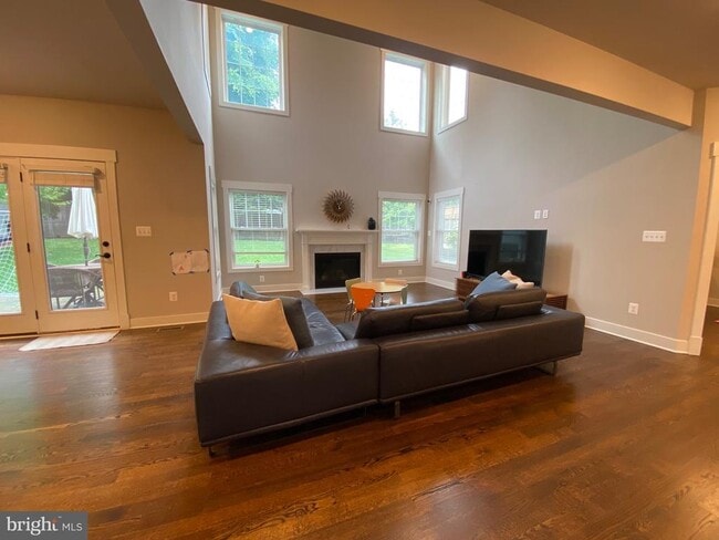 Building Photo - 2233 N Underwood St