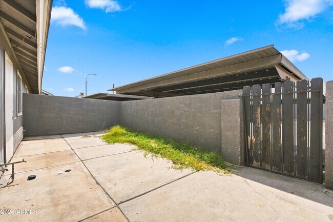 Building Photo - 5960 W Oregon Ave