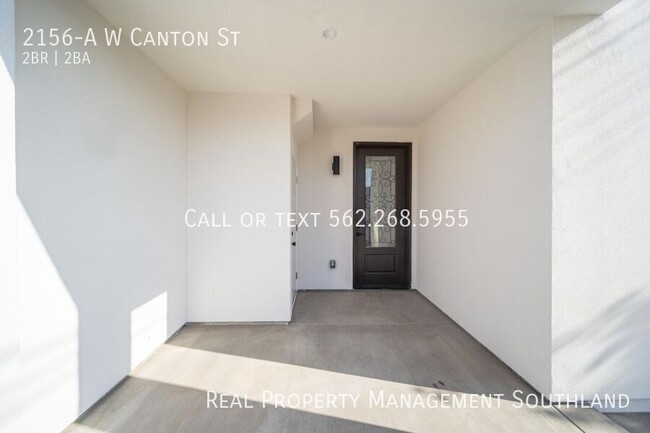 Building Photo - 2 bed/2 Bath Downstairs Apartment in Long ...