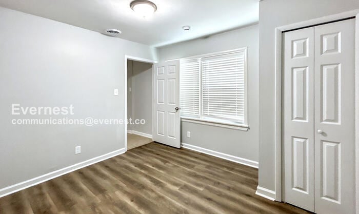 Building Photo - 2507 Dawn Dr